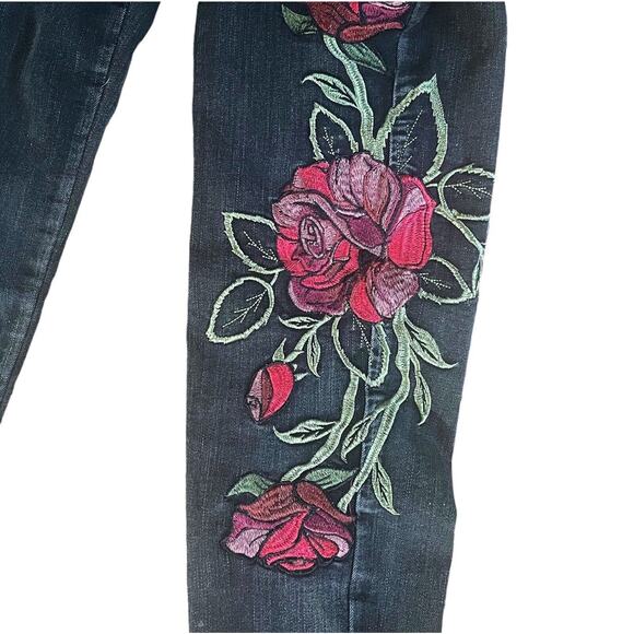 Aqua Black Embroidered Boho Jeans Size 29 Distressed Medium Rise 28 inseam - Picture 3 of 9